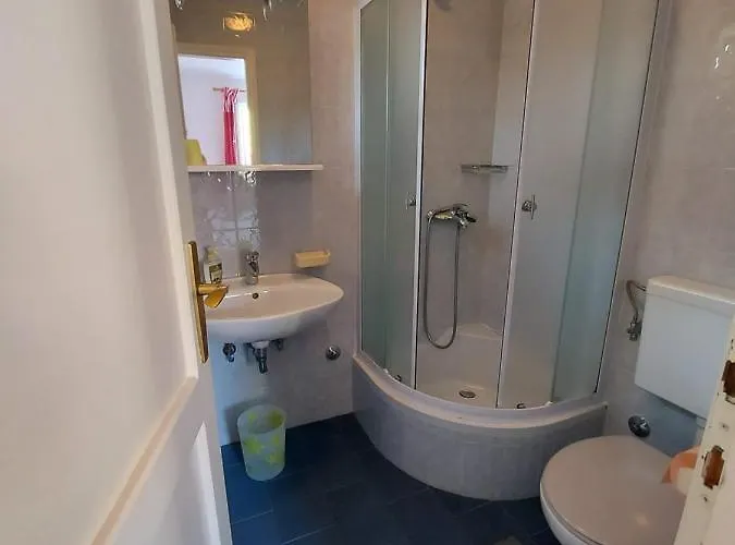 Kuca Luce-soba Br.3 게스트하우스 3*