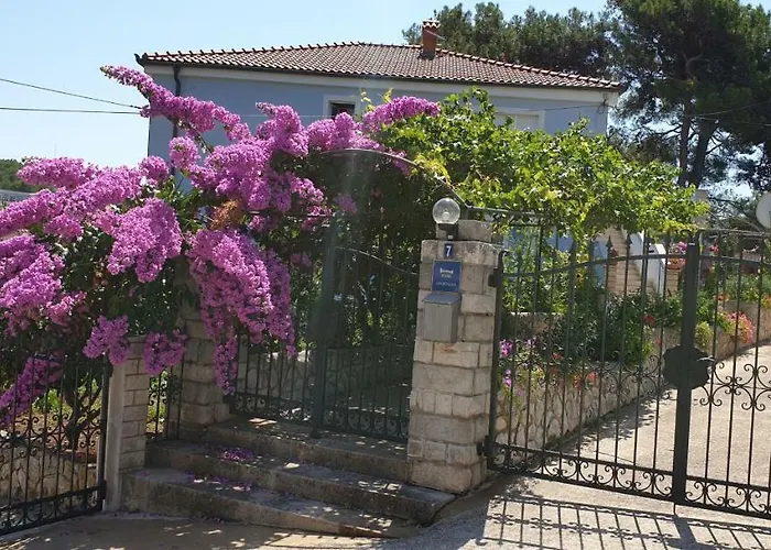 게스트하우스 Kuca Luce-soba Br.3 3*