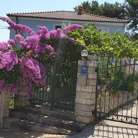 Pensionat Kuca Luce-soba Br.3 3*